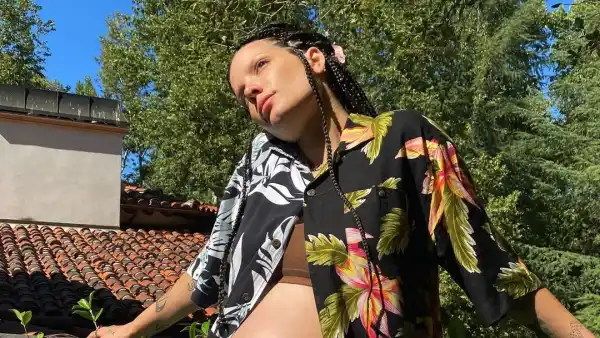 Halsey Shares Throwback Baby Bump Pic 3 Weeks After Giving Birth