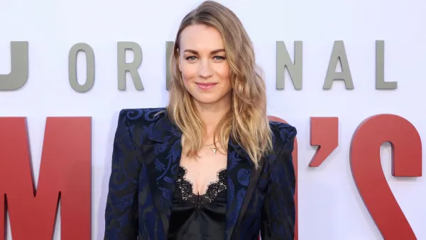 Handmaid's Tale's Yvonne Strahovski Gives Birth to 2nd Child With Tim Loden Promo