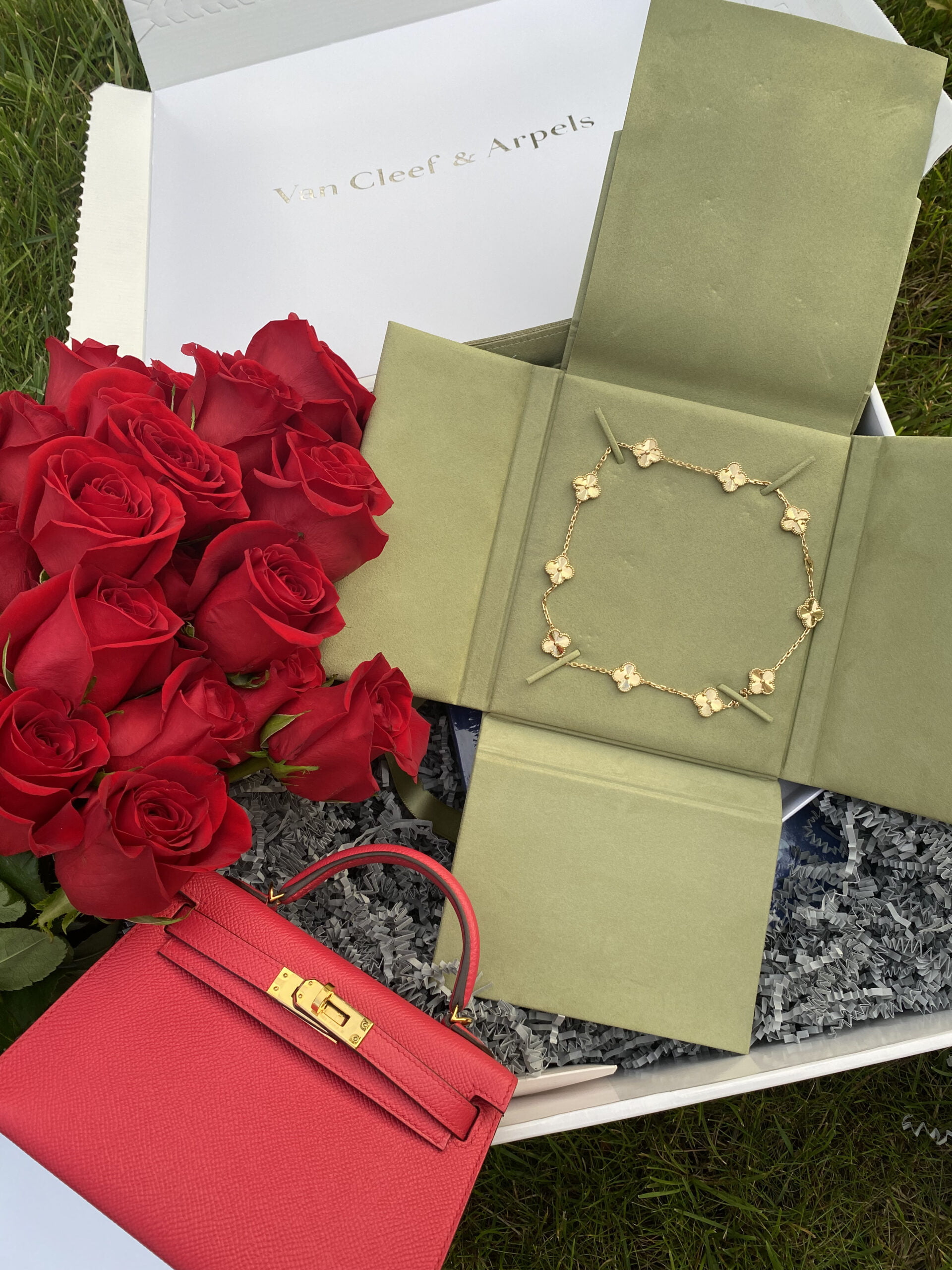 VCA Guilloche in white gold ,Van Cleef &amp; Arpels 10 Motif Guilloche White Gold