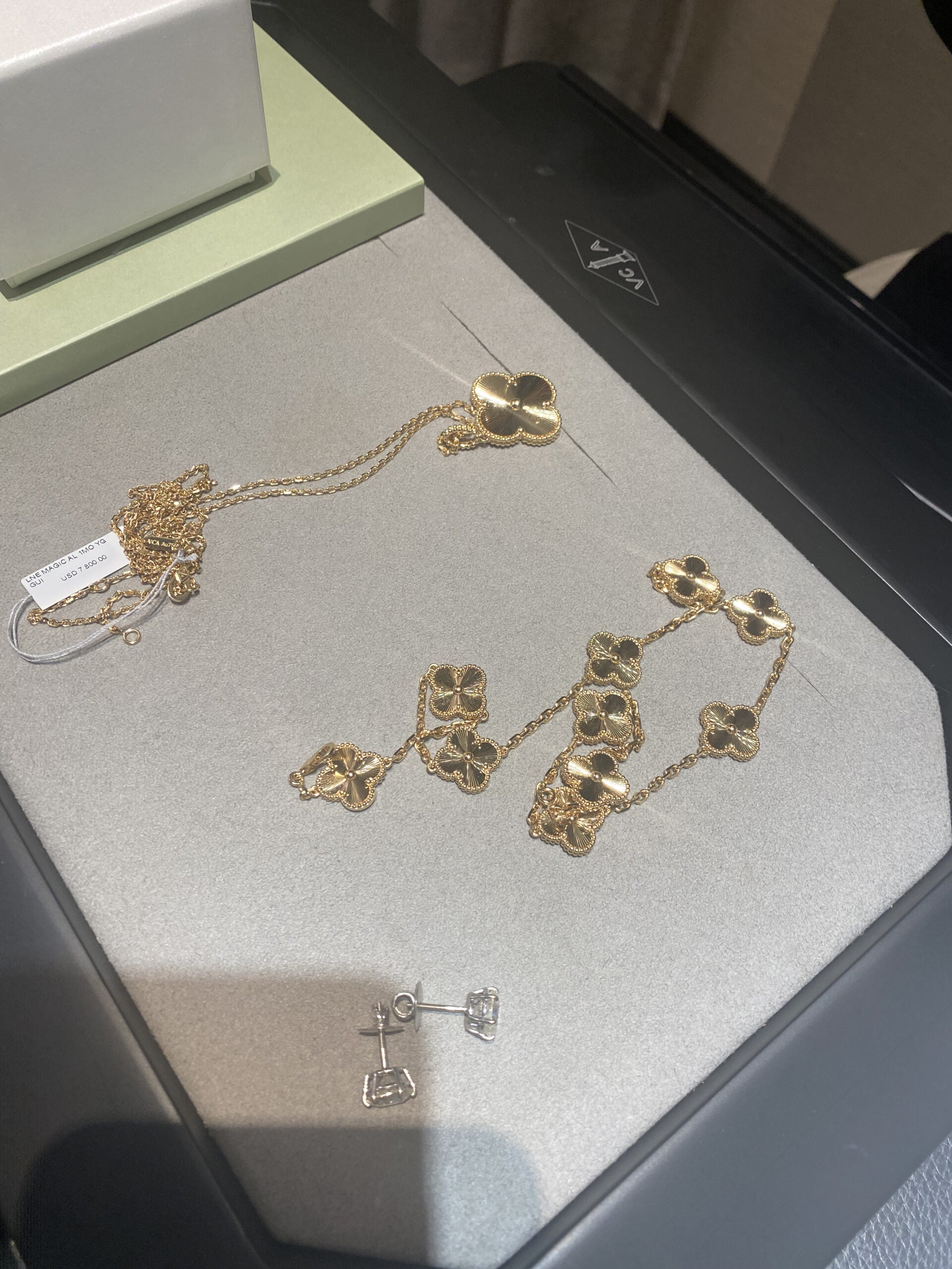 VCA Guilloche in white gold ,Van Cleef &amp; Arpels 10 Motif Guilloche White Gold