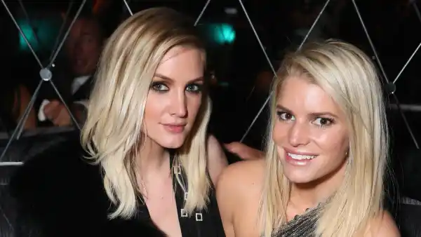 Jessica, Ashlee Simpson's Daughters Pose in Matching Dresses: 'Cousin Love' Promo