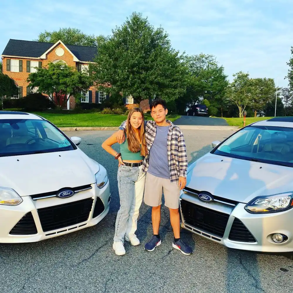 Jon Gosselin Posts Back-to-School Photo of Hannah and Colin's 1st Day of Junior Year