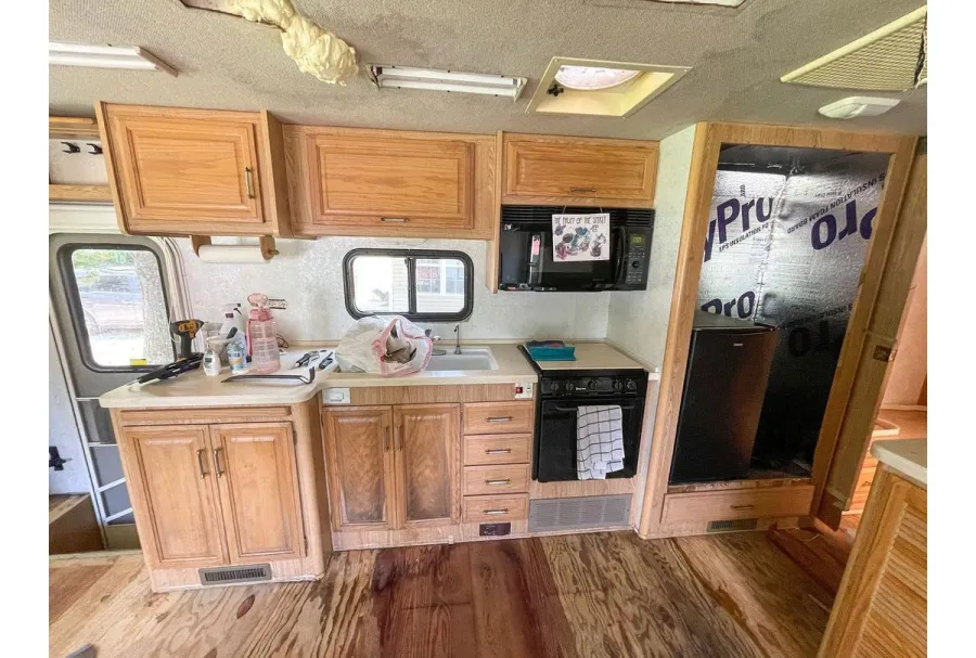 Joy-Anna Duggar and Austin Forsyth Renovate 2001 RV 3