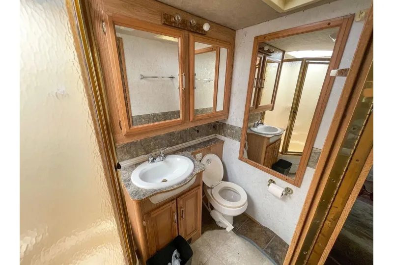 Joy-Anna Duggar and Austin Forsyth Renovate 2001 RV 7