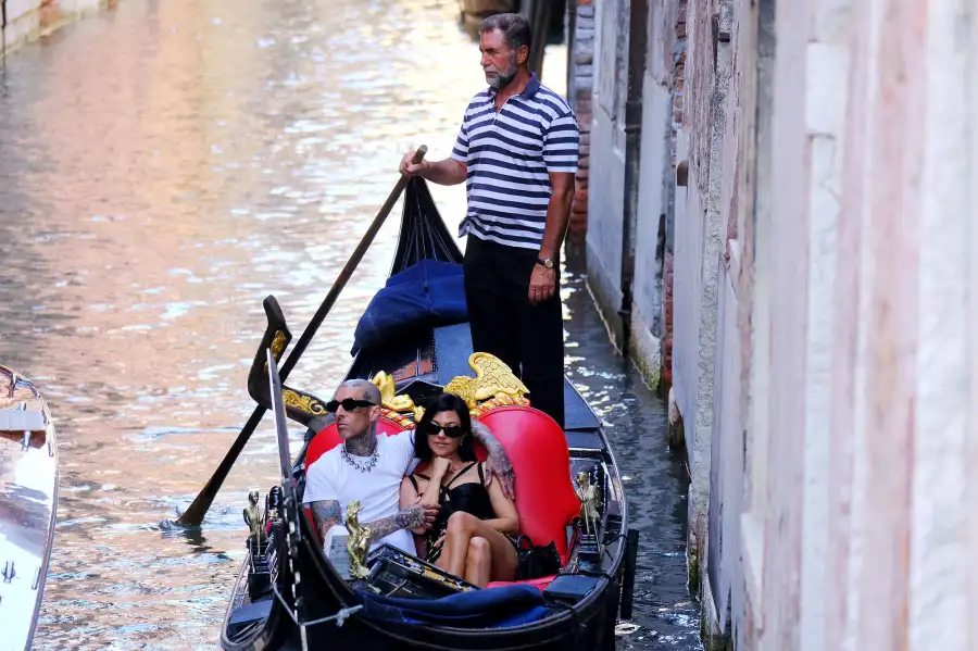 Kourtney Kardashian and Travis Barker Tour Italy Gondola 3