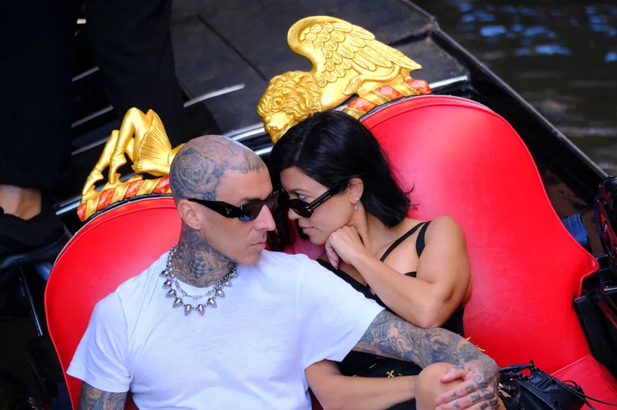 Kourtney Kardashian and Travis Barker Tour Italy Gondola 4