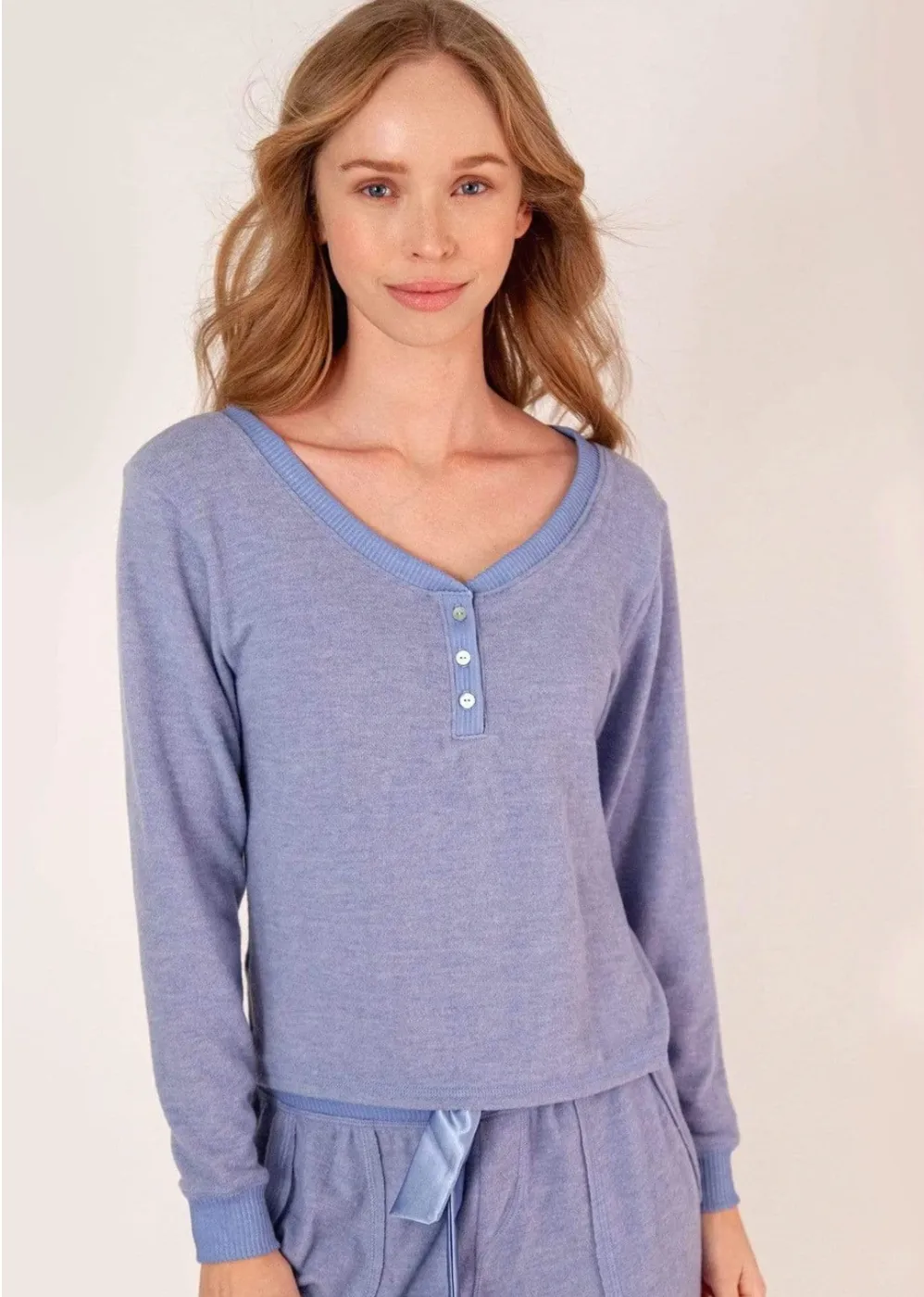 Liza Cozy Henley &ndash; Dusty Blue Chambray