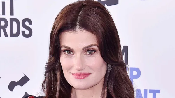 Nancys Back Idina Menzel Says Filming Disenchanted Was Fairy Tale