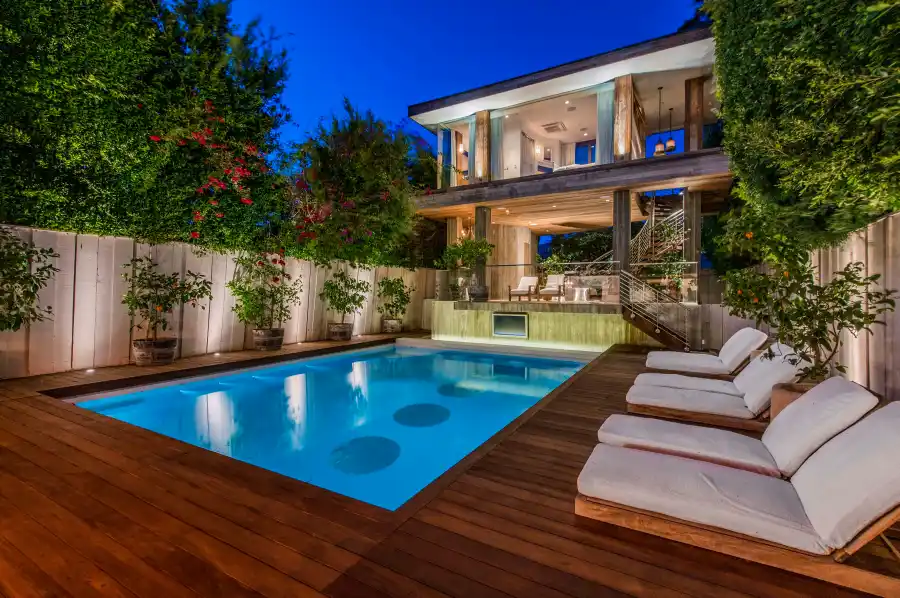 Pamela Anderson Sells Her Malibu Mansion 11 Million See Inside