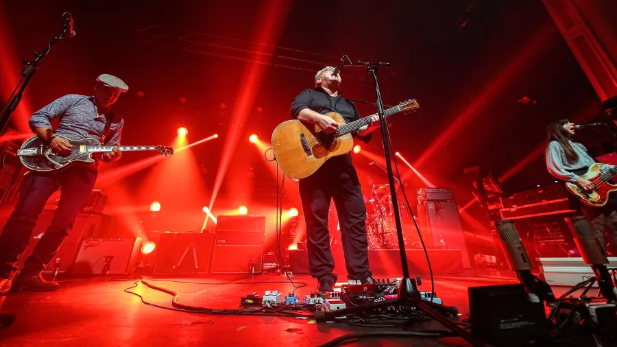 Pixies Hollywood Hits Pause