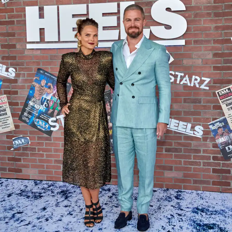 Stephen Amell Wife Cassandra Jean Amell Ups Downs Update Blue Green Suit