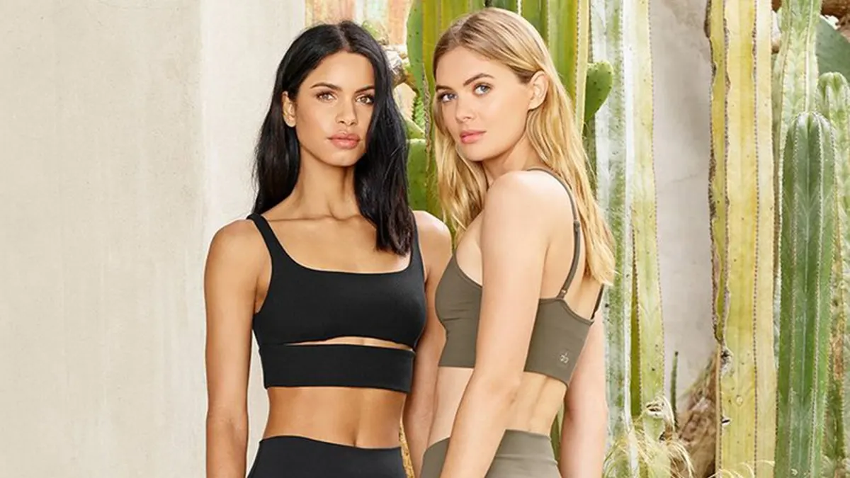 alo-yoga-sale