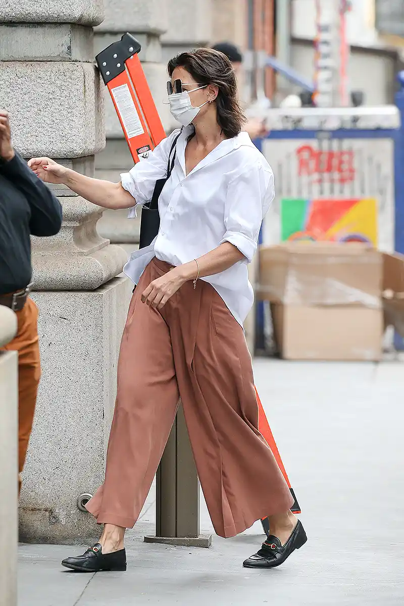 katie-holmes-wide-leg-pants