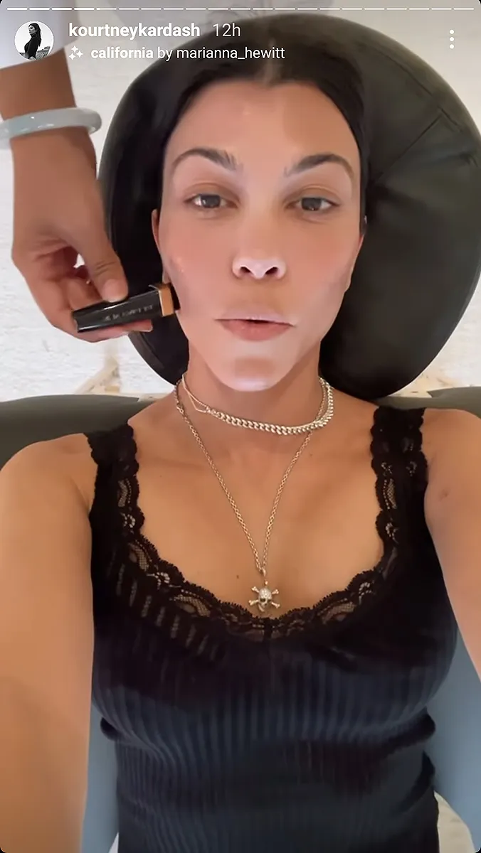 kourtney-kardashian-black-tank