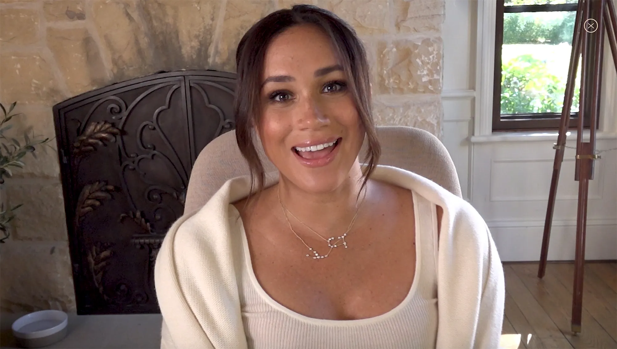 meghan-markle-constellation-zodiac-necklaces