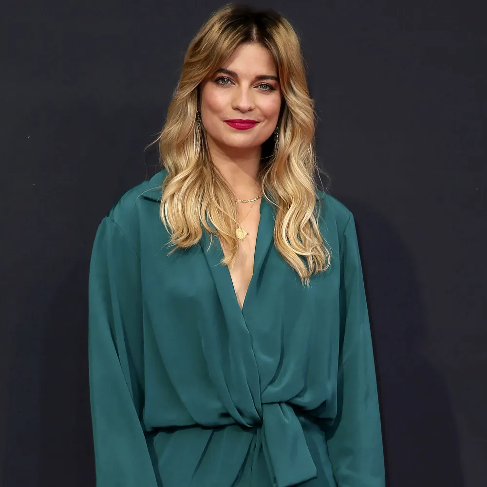 Annie Murphy Recalls Doing Mental &lsquo;Spring Cleaning&rsquo; After &lsquo;Schitt&rsquo;s Creek'