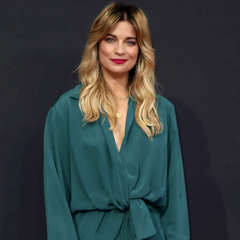 Annie Murphy Recalls Doing Mental ‘Spring Cleaning’ After ‘Schitt’s Creek'