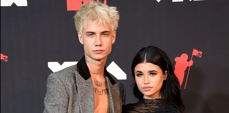 VMAs 2021 Avril Lavigne and Mod Sun! Couples Making Red Carpet Debuts at the VMAs