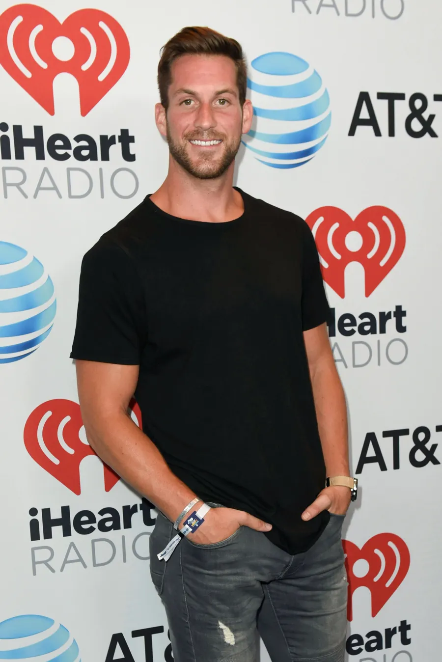 Ben Higgins Ali Fedotowsky and More React to Jesse Palmer Taking Over as Bachelor Host Chase McNary