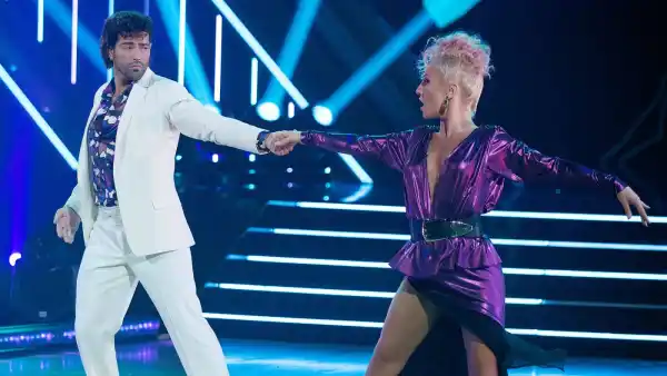 DWTS' 30 COVID-19 Protocols Will Be 'More Strict' Than Season 29 Sharna Burgess Jesse Metcalfe