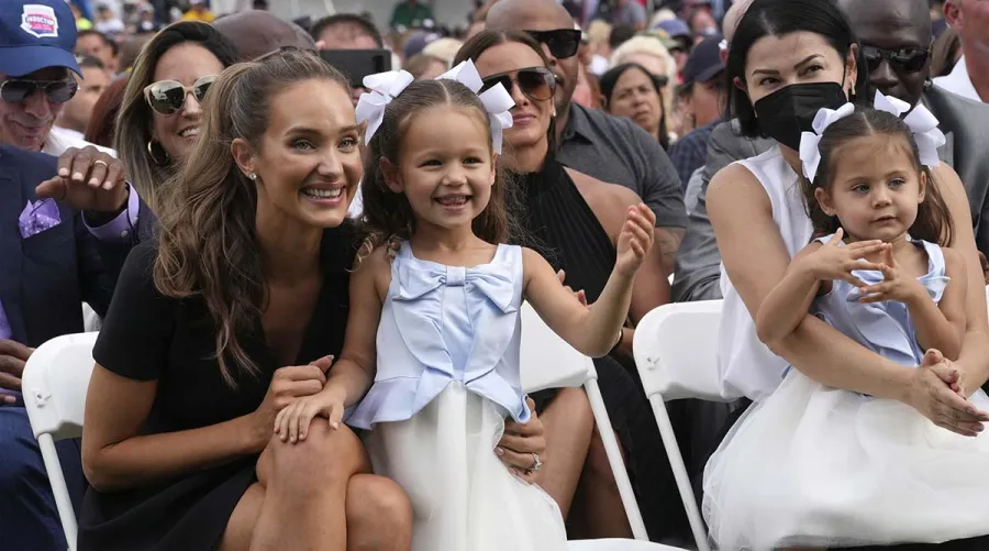 Derek Jeters Wife Hannah Jeter Daughters Make Rare Appearance Hall Fame Induction