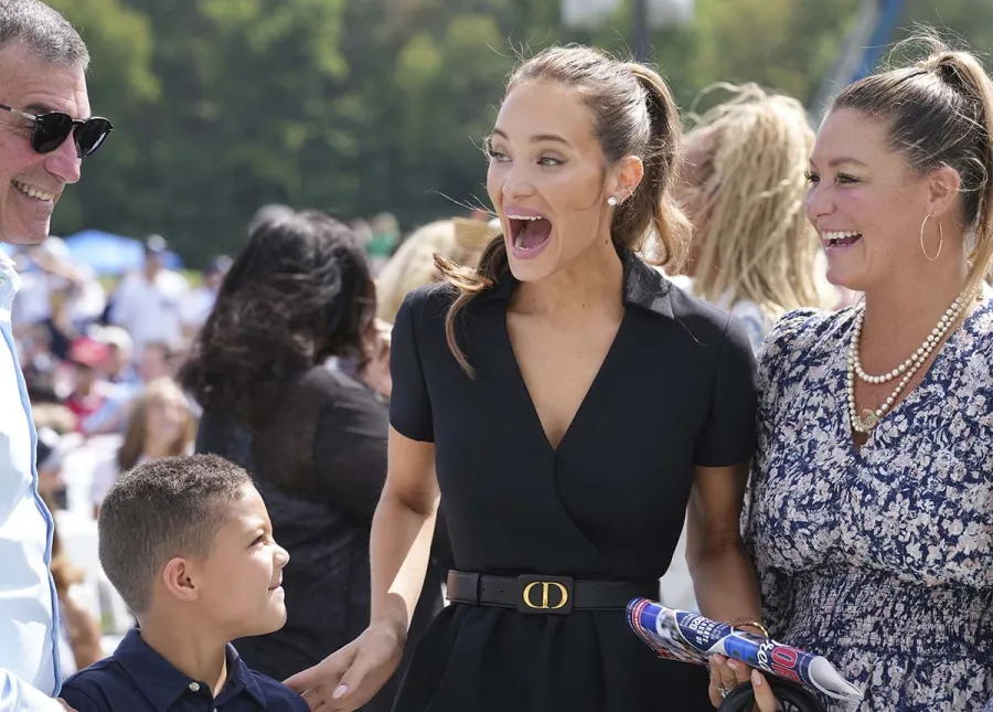 Derek Jeters Wife Hannah Jeter Daughters Make Rare Appearance Hall Fame Induction