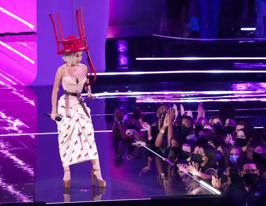Doja Cat Wildest and Most Out-of-the-Box Outfits from the MTV 2021 VMAs