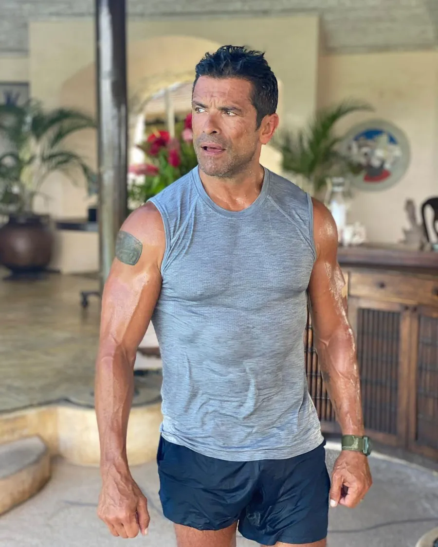 Every Time Kelly Ripa and Mark Consuelos Flirted on Social Media