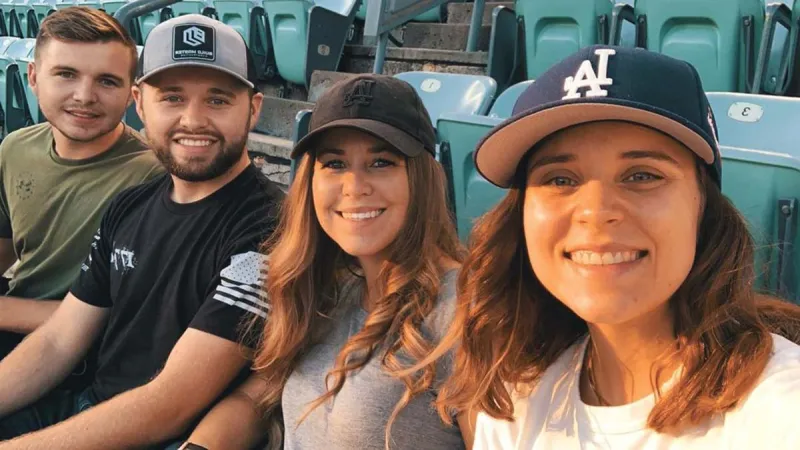 Fans Speculate Jana Duggar Visited Jinger LA Find Husband