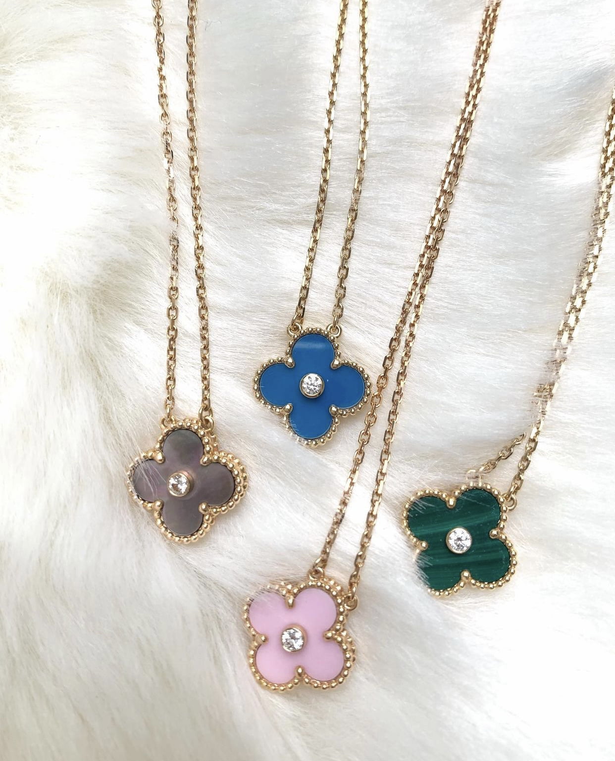 VCA Holiday Pendant 2023,Van Cleef & Arpels Holiday Pendant 2024