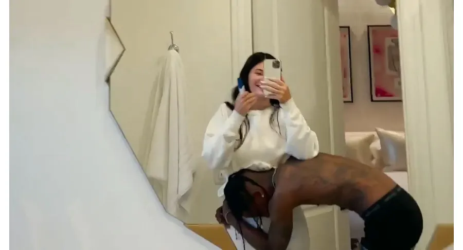 Inside Kylie Jenner Pregnancy Reveal Video 13