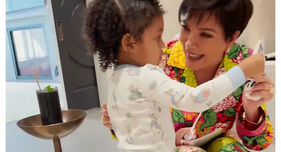 Inside Kylie Jenner Pregnancy Reveal Video 7