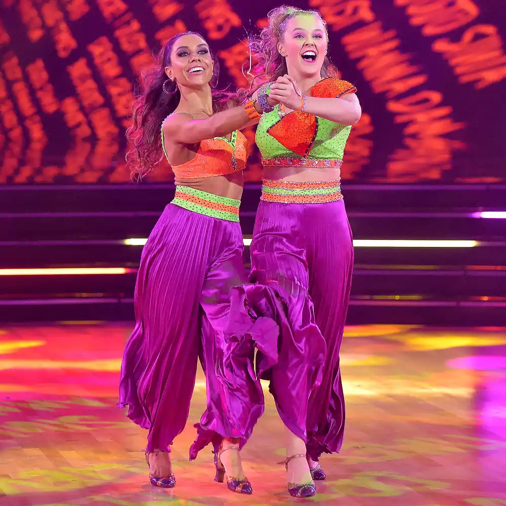 Jenna Johnson Got Injured During &lsquo;DWTS&rsquo; Premiere Routine With JoJo Siwa