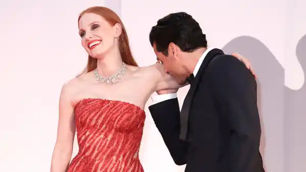 Jessica Chastain Reacts to Viral Video of Oscar Isaac Smelling Her Arm