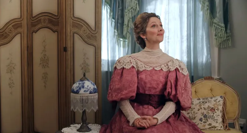 Judy Greer’s ‘Lady of the Manor’ Accent Inspired by Tootsie’s Dorothy