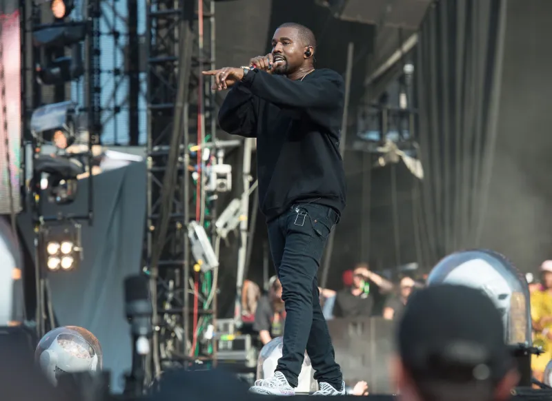 Kim Kardashian Surprise Appearance MTV VMAs