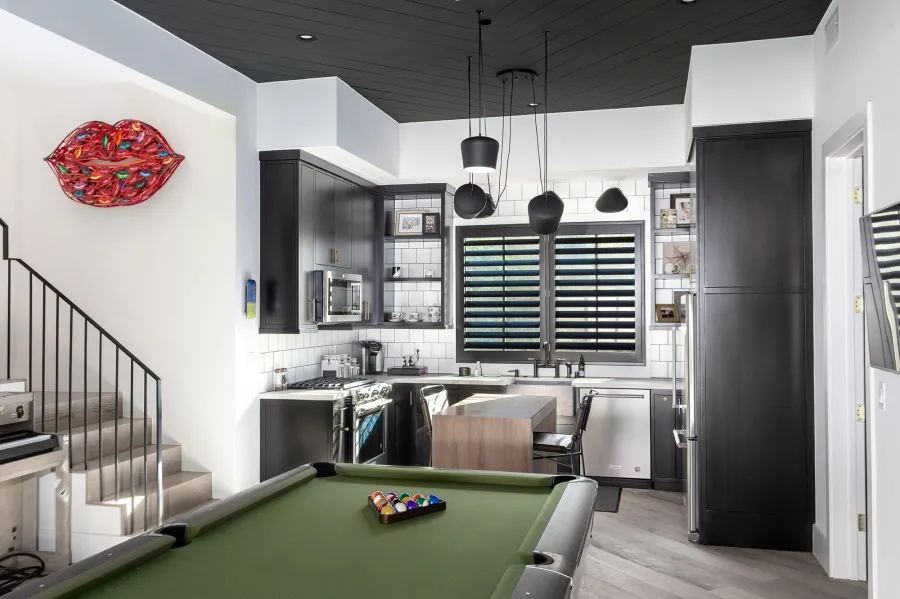 Kelly Clarkson Sells Farmhouse She Custom-Designed With Ex Brandon Blackstock: See Inside $8.24M Mansion