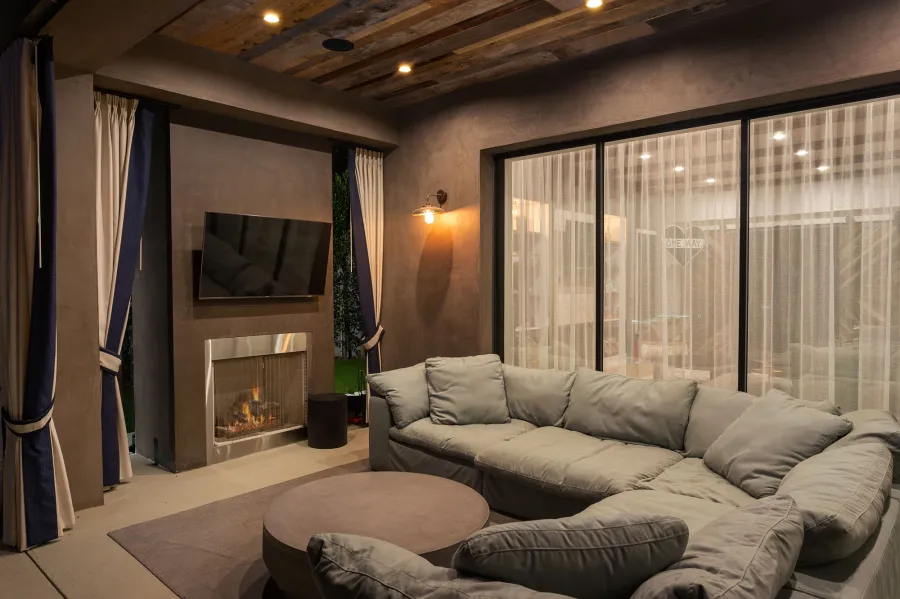 Kelly Clarkson Sells Farmhouse She Custom-Designed With Ex Brandon Blackstock: See Inside $8.24M Mansion