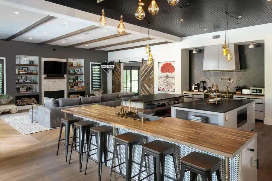 Kelly Clarkson Sells Farmhouse She Custom-Designed With Ex Brandon Blackstock: See Inside $8.24M Mansion