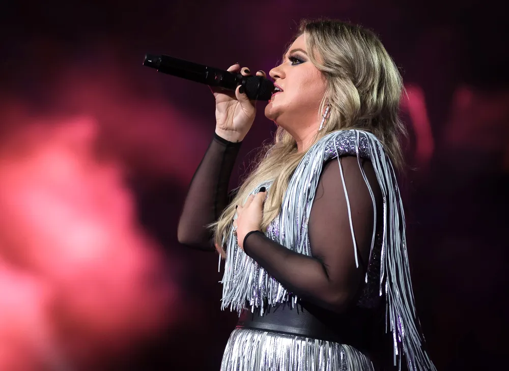Kelly Clarkson Wanted to &lsquo;Feel All the Feels&rsquo; With Her Christmas Breakup Song Amid Divorce