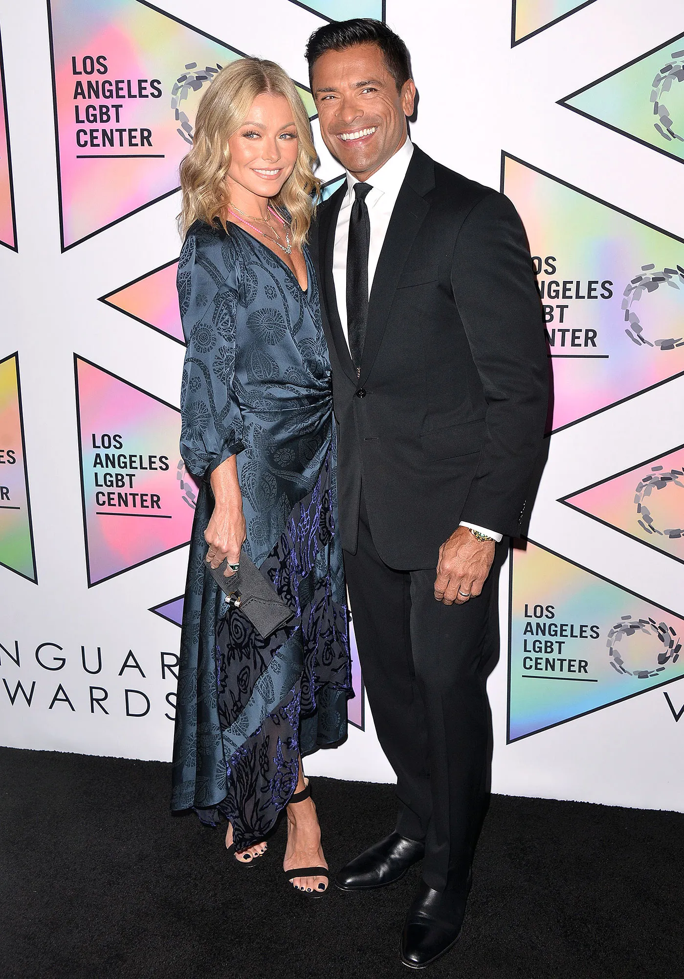 Kelly Ripa Insists Husband Mark Consuelos Doesn’t Wear Eyeliner