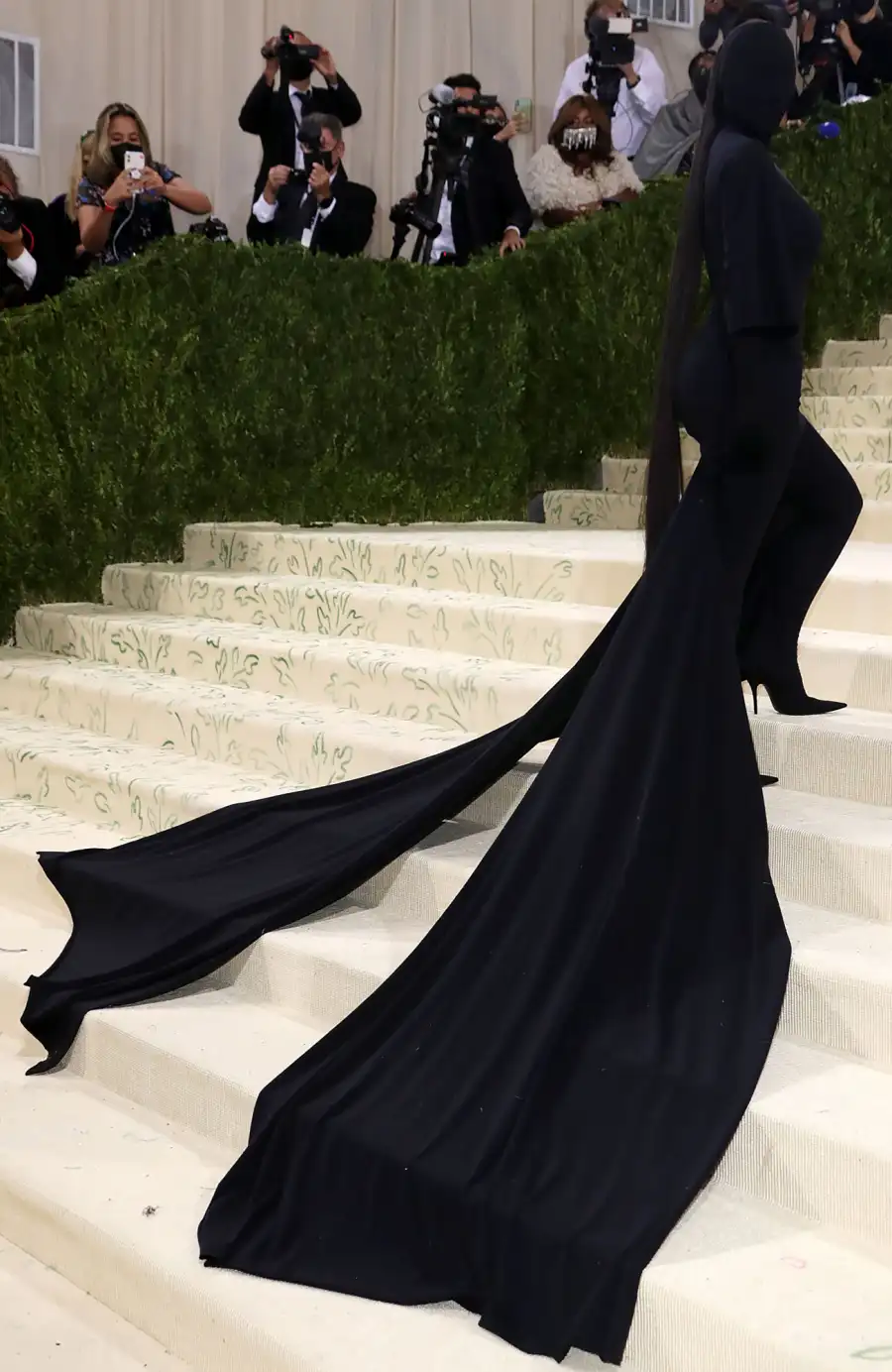 Met Gala 2021 Kim K.’s ‘Donda’-Inspired Met Gala Ensemble Is Polarizing Fans: Pics