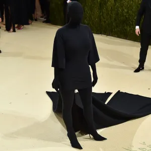 Met Gala 2021 Kim K.’s ‘Donda’-Inspired Met Gala Ensemble Is Polarizing Fans: Pics