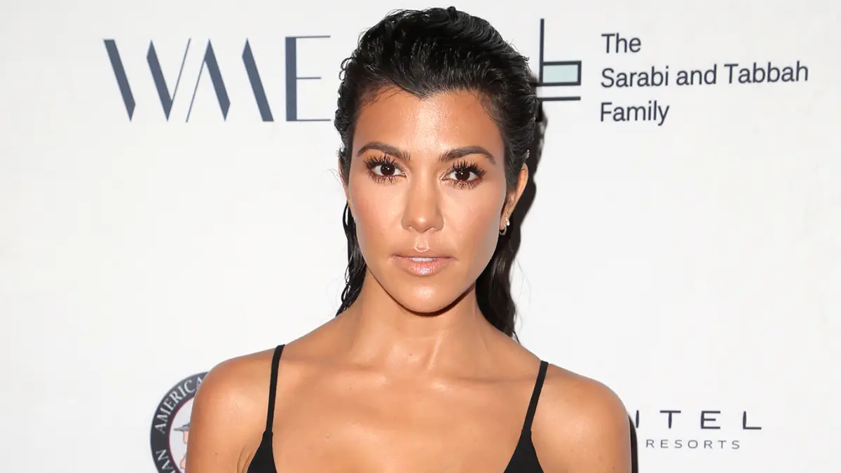 Kourtney Kardashian Deletes Unedited Swimsuit Photos Despite Praise From Fans