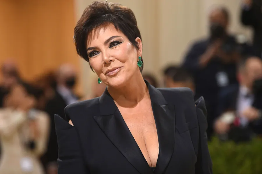 Kris Jenner Gushes Over Kylie Jenner Pregnancy at Met Gala 2021 04