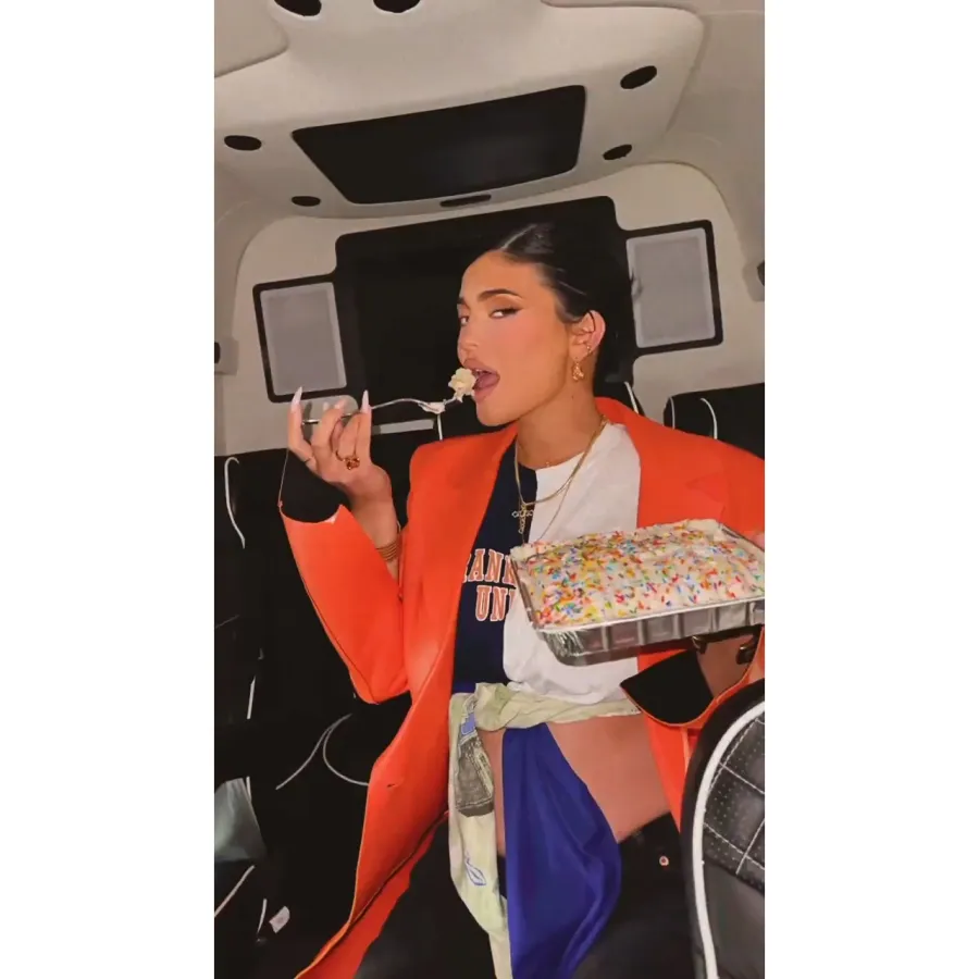 Pregnant Kylie Jenner Gives Another Look at Bare Baby Bump in Daring Outfit: Photos