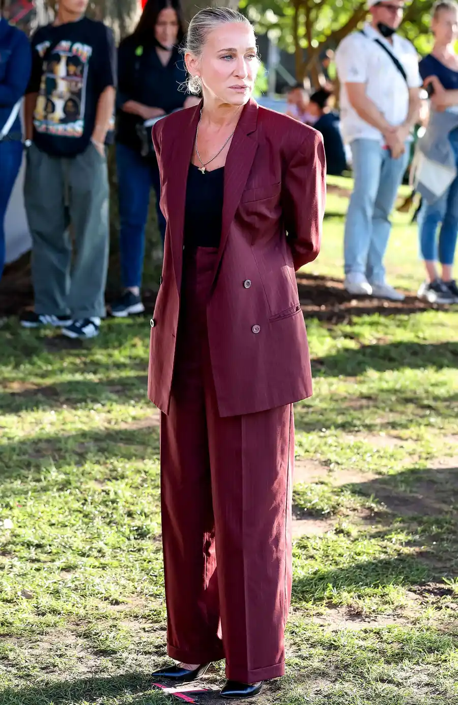 SJP Looks Like a Total Boss in a Maroon Suit While Filming ‘SATC’ Revival