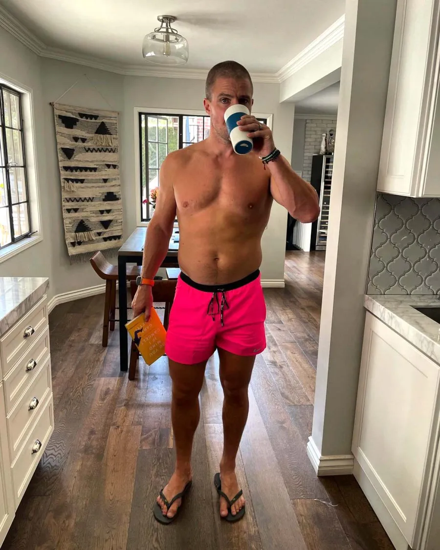 Stephen Amell Defends Shirtless Pic Im Strong St