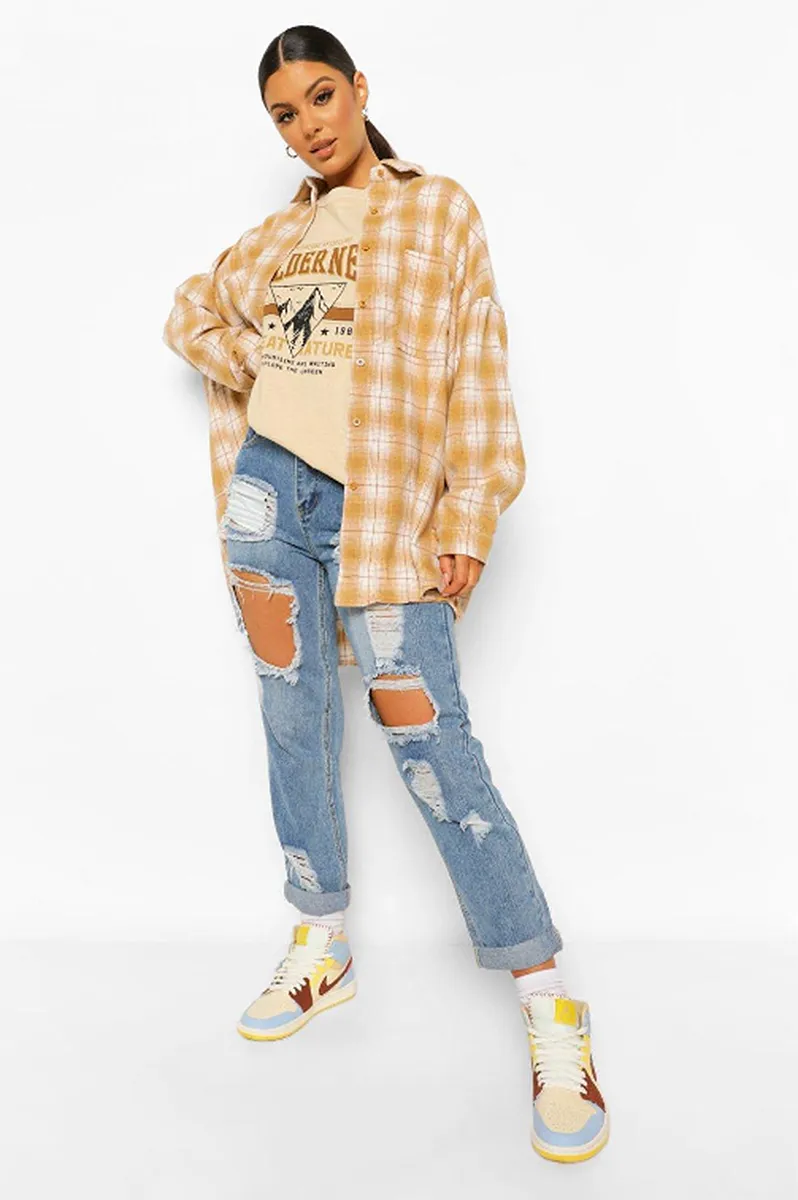 boohoo-fall-outfits-flannel-shirt
