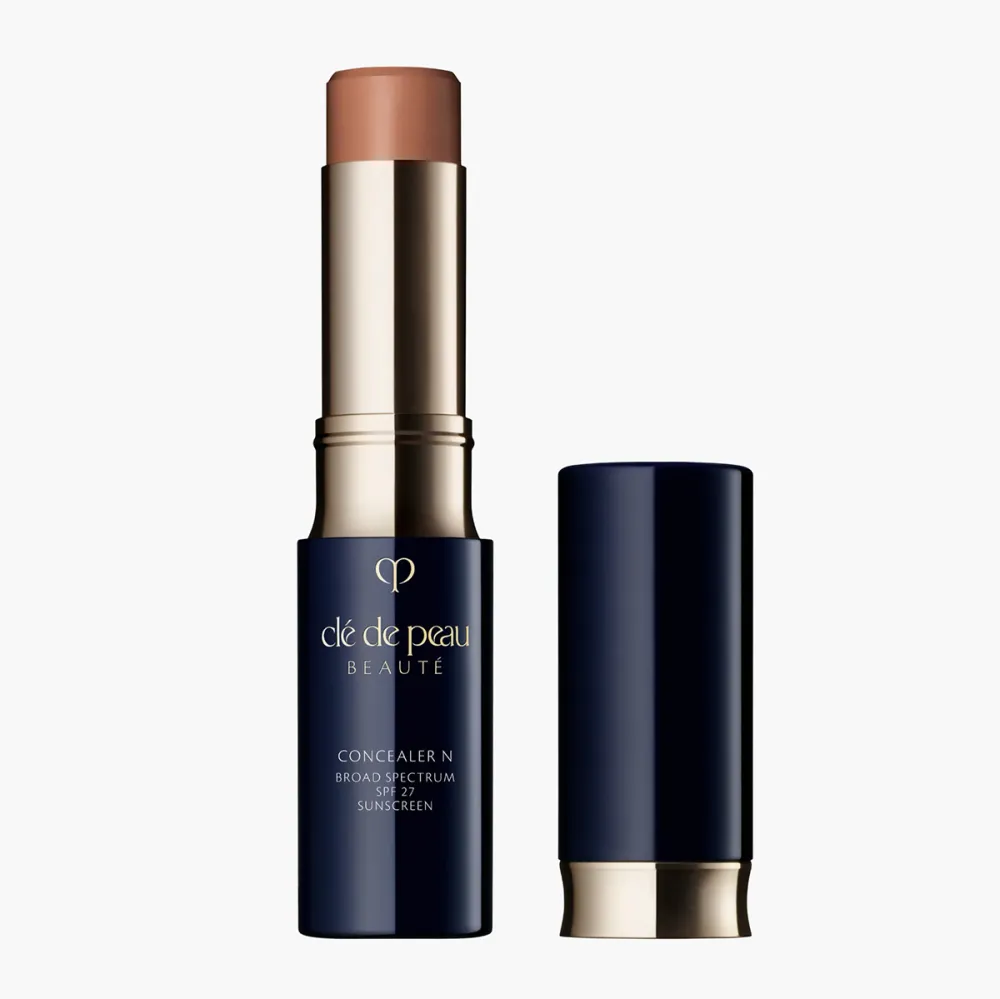 jennifer-aniston-beauty-nordstrom-cle-de-peau-concealer